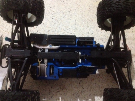 รถบังคับน้ำมัน TRAXXAS REVO 3.3 สภาพ 90 ของได้ทั้งหมดตามรูปไม่ได้เล่นเเล้ว