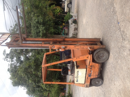 ขายโฟคลิฟขนาด1ตัน เครื่องเบนซิล.  ยกสูง3เมตรกระบอกคู่