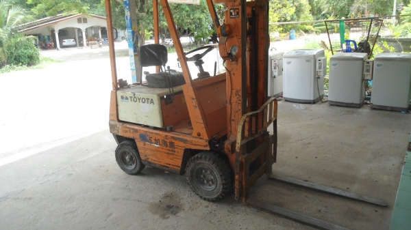 ขายโฟคลิฟขนาด1ตัน เครื่องเบนซิล. ยกสูง3เมตรกระบอกคู่ ขายโฟคลิฟขนาด1ตัน เครื่องเบนซิล. ยกสูง3เมตรกระบอกคู่