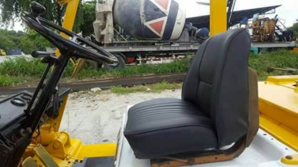 โฟล์ลิฟท์ Komatsu เครื่อง 6D95 ขนาด 3.5 ตัน  รุ่น 4 เสา 3 ท่อน สูง 4 เมตร