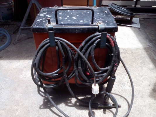 ขายตู้เชื่อม Makita 200 A ใช้ได้ปกติ ซื้อของใหม่ตั้งแต่ต้น ตอนนี้ไม่ได้ใช้งานแล้ว เชื่อมงานหนักๆได้สบาย เปิดต่อเนื่องได้เป็นวันๆ มีสายเก่าให้ด้วย แต่ยางที่หุ้มมันแตกแล้ว แต่ใช้งานได้ปกติ