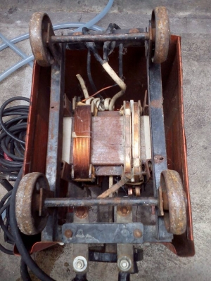 ขายตู้เชื่อม Makita 200 A ใช้ได้ปกติ ซื้อของใหม่ตั้งแต่ต้น ตอนนี้ไม่ได้ใช้งานแล้ว เชื่อมงานหนักๆได้สบาย เปิดต่อเนื่องได้เป็นวันๆ มีสายเก่าให้ด้วย แต่ยางที่หุ้มมันแตกแล้ว แต่ใช้งานได้ปกติ