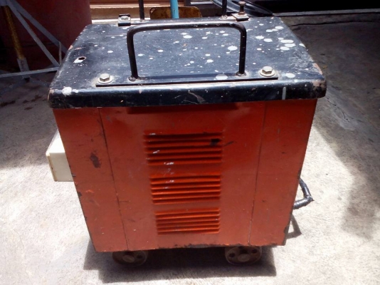 ขายตู้เชื่อม Makita 200 A ใช้ได้ปกติ ซื้อของใหม่ตั้งแต่ต้น ตอนนี้ไม่ได้ใช้งานแล้ว เชื่อมงานหนักๆได้สบาย เปิดต่อเนื่องได้เป็นวันๆ มีสายเก่าให้ด้วย แต่ยางที่หุ้มมันแตกแล้ว แต่ใช้งานได้ปกติ