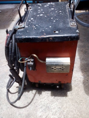 ขายตู้เชื่อม Makita 200 A ใช้ได้ปกติ ซื้อของใหม่ตั้งแต่ต้น ตอนนี้ไม่ได้ใช้งานแล้ว เชื่อมงานหนักๆได้สบาย เปิดต่อเนื่องได้เป็นวันๆ มีสายเก่าให้ด้วย แต่ยางที่หุ้มมันแตกแล้ว แต่ใช้งานได้ปกติ