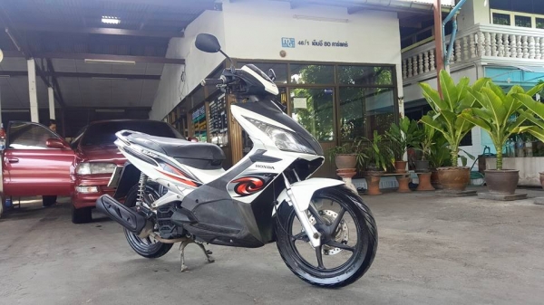 ขออนุญาตขาย HONDA AIRBLADE 110 CC รุ่น NEW TOP COMBI BRAKE ขาวมุก ฟรีค่าโอน