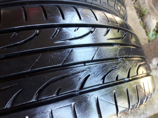 ยางDUNLOP 175 65R14 ปี2015 สภาพสวยมากๆ ดอกเยอะมากๆคุ้มสุดๆไม่แพง