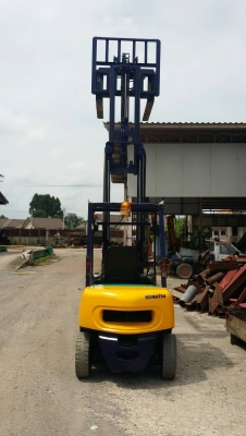 +++ ขายโฟล์คลิฟท์  KOMATSU FD20-12  ขนาด  2  ตัน  (รถนอก) เครื่องยนต์ดีเซล  เสา  3  เมตร  ไซด์ชิพ  เกียร์ธรรมดา  ยางตัน