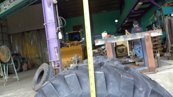 ยาง 12/65-15 ยางใหม่ มีมาหลายเส้นเลยครับ ยาง 12/65-15 ยางใหม่ มีมาหลายเส้นเลยครับ