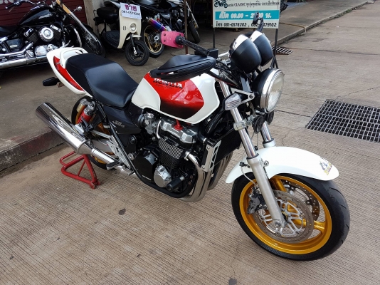 ขายคับ HONDA CB1300 ปี2000 สีสวย แฮนด์แต่ง การ์ดแฮนด์ กันล้ม ทะเบียนพร้อมโอนไม่ขาดต่อ  ราคา 143000 บาท ส่งได้ทั่วไทยคับ สนใจติดต่อ 081-0578282 FACEBOOK ชาญณรงค์ ป๊อป ชัยอมฤต ไอดีไลน์ POPBIGBIKESAKON คับ สนใจรถสวย ถูก ดี ต้อง POP BIGBIKE SAKONNAKHON คลิปวิ