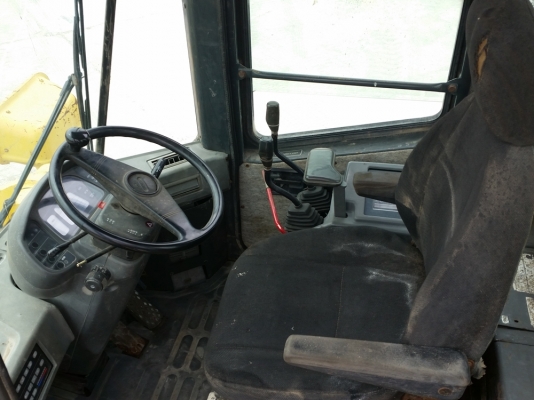 ขายรถตักล้อยาง WA320-3MC ยี่ห้อ KOMATSU นำเข้าจากต่างประเทศแท้ 100\% สภาพสวย ไม่เคยใช้งานในไทย