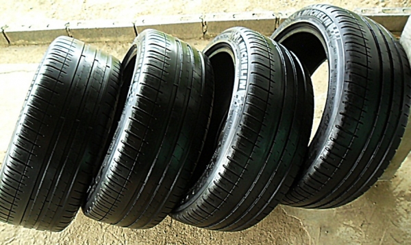 ยางขอบ17  มิชลิน 215-45-R17 ลงพื้นปี14 (4เส้น 4,600)