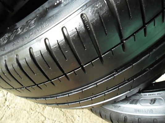 ยางขอบ17  มิชลิน 215-45-R17 ลงพื้นปี14 (4เส้น 4,600)