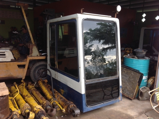 หัวเก๋งแบคโคKOMATSU PC200-5, 200-6 สภาพดี หัวเก๋งแบคโคKOMATSU PC200-5, 200-6 สภาพดี