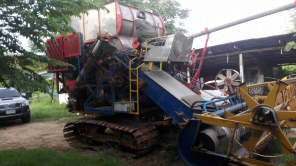 สนใจรถเกี่ยวข้าวราคากันเองไหมครับพร้อมลงงาน