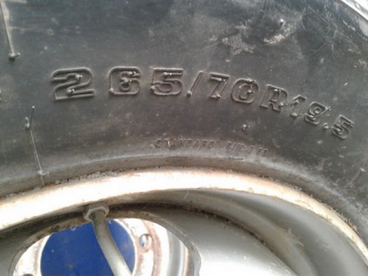 ขายยางรถบรรทุกขอบ 19.5 แบบ8น๊อต พร้อมกะทะ4เส้น และกะทะไม่มียาง2วง