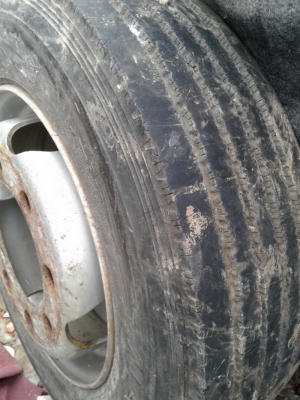 ขายยางรถบรรทุกขอบ 19.5 แบบ8น๊อต พร้อมกะทะ4เส้น และกะทะไม่มียาง2วง