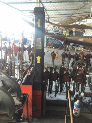 ขายด่วน ELECTRIC STACKER 24V 1.5Tงายาวเสาสูง3..3M รุ่นใหม่ ปีผลิต 12/2009 ขับด้วยไฟฟ้าเดินตาม พื้นที่แคบๆสบาย