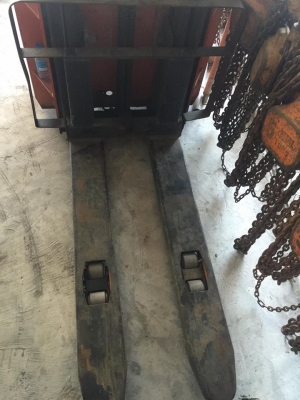 ขายด่วน ELECTRIC STACKER 24V 1.5Tงายาวเสาสูง3..3M รุ่นใหม่ ปีผลิต 12/2009 ขับด้วยไฟฟ้าเดินตาม พื้นที่แคบๆสบาย