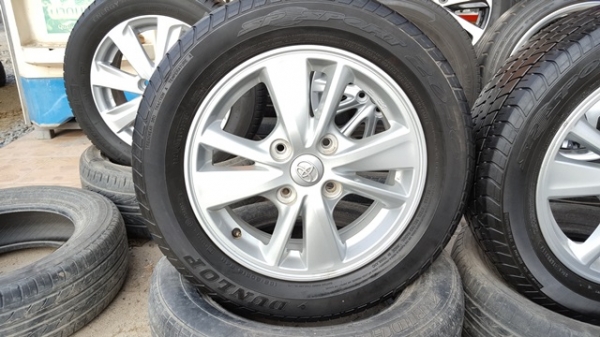 ขายล้อToyota Avanza 15 4รู114 ยางปี14 4 ล้อ