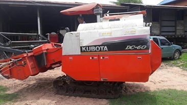รถเกี่ยวข้าวคูโบต้า DC 60 PLUS  นิ้วสปริง ปี 54