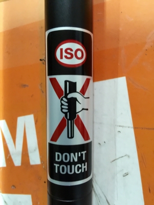 ขายโช๊คค้ำฝากระโปรงหน้า ISUZU รุ่น ALL NEW & MU-X 2015 ขายโช๊คค้ำฝากระโปรงหน้า ISUZU รุ่น ALL NEW & MU-X 2015