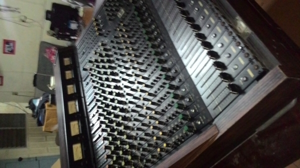 Mixer Yamaha M1516A