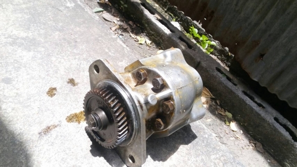 ขายอะหลั่ยชิ้นส่วนรถแทรกเตอร์ D-4 D-5 มีหลายอย่างสนใจสอบถามได้นะครับขายไม่แพง