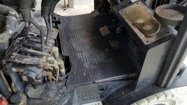 ขายรถโฟล์คลิฟท์ CROWN รุ่น CG15SC ปี 2006 ของอเมริกา เครื่องยนต์ MITSUBISHI 4G63 เบนซิน พร้อมระบบเชื้อเพลิงLPG ซึ่งติดตั้งมาแล้ว ระบบไฮดรอลิค