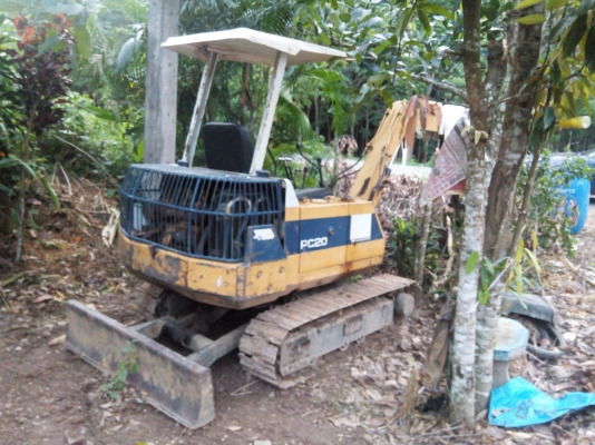 ขายรถแบคโฮ KOMATSU PC20-6 พร้อมหางลาก ราคา 185000