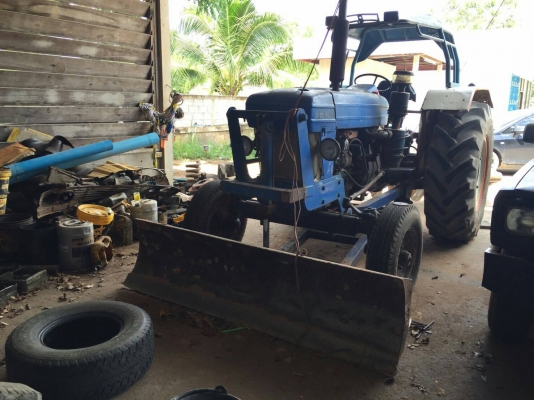 ขาย 215,000 รถไถ Ford 77  เครื่อง T3 (แถม ใบมีด -หาง 7 TT ) เอกสารเล่มทะเบียนรถสวยพร้อมใช้ 090-772-3710 090-772-3708