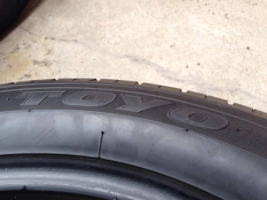 ยาง TOYO 235-50-18 made in japan ปี 12 2 เส้น 2000 สภาพสวยๆไม่มีปะไม่บวมไม่กินข้างดอกยางเหลือเยอะเอาไปวิ่งกันใด้อีกยาวค่ะ ยาง TOYO 235-50-18 made in japan ปี 12 2 เส้น 2000 สภาพสวยๆไม่มีปะไม่บวมไม่กินข้างดอกยางเหลือเยอะเอาไปวิ่งกันใด้อีกยาวค่ะ
