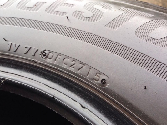 ยาง Bridgstone Ecopla ep850 265-65-17 ปี 15 ครบชุด 4 เส้น 7500  สภาพสวยๆไม่มีปะไม่บวมไม่กินข้างดอกยางเหลือเยอะเอาไปวิ่งกันใด้อีกยาวค่ะ