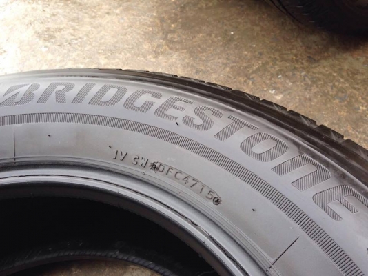 ยาง Bridgstone Ecopla ep850 255-65-17 ปี 15 ครบชุด 4 เส้น 5000  สภาพสวยๆไม่บวมไม่กินข้างดอกยางเหลือเยอะเอาไปวิ่งกันใด้อีกยาวค่ะ