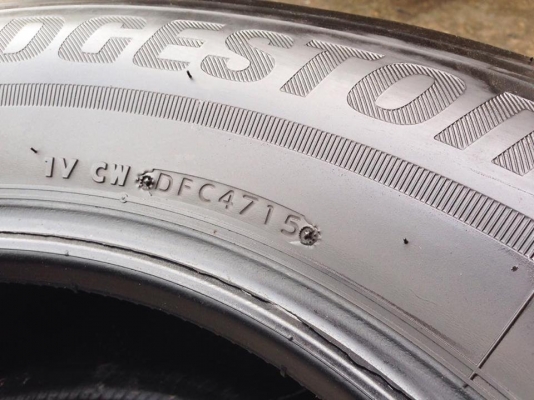 ยาง Bridgstone Ecopla ep850 255-65-17 ปี 15 ครบชุด 4 เส้น 5000  สภาพสวยๆไม่บวมไม่กินข้างดอกยางเหลือเยอะเอาไปวิ่งกันใด้อีกยาวค่ะ