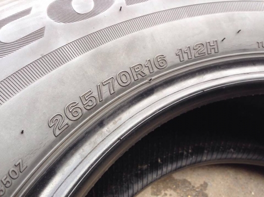 ยาง Bridgstone 265-70-16 ปี 14 ครบชุด 4 เส้น 5000  สภาพสวยๆไม่บวมไม่กินข้างดอกยางเหลือเยอะเอาไปวิ่งกันใด้อีกยาวค่ะ