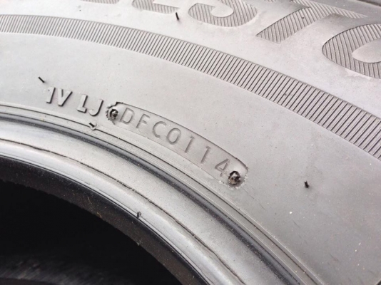 ยาง Bridgstone 265-70-16 ปี 14 ครบชุด 4 เส้น 5000  สภาพสวยๆไม่บวมไม่กินข้างดอกยางเหลือเยอะเอาไปวิ่งกันใด้อีกยาวค่ะ