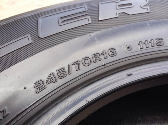ยาง Bridgstone 245-70-16 ปี 14 ครบชุด 4 เส้น 5500  สภาพสวยๆไม่บวมไม่กินข้างดอกยางเหลือเยอะเอาไปวิ่งกันใด้อีกยาวค่ะ