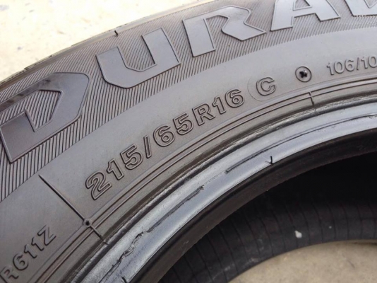 ยาง Bridgstone 215-65-16 ปี 15 ครบชุด 4 เส้น 5500  สภาพสวยๆไม่มีปะไม่บวมไม่กินข้างดอกยางเหลือเยอะเอาไปวิ่งกันใด้อีกยาวค่ะ