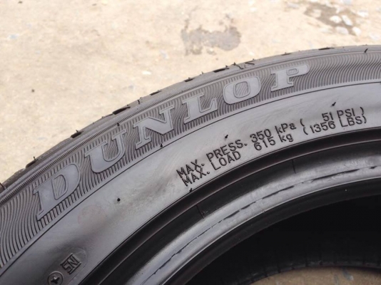 ยาง DUNLOP 205-55-16 ปี 15 ครบชุด 4 เส้น 3500  ไม่บวมไม่กินข้าง ดอกยางเหลือเยอะเอาไปวิ่งกันใด้อีกยาวค่ะ