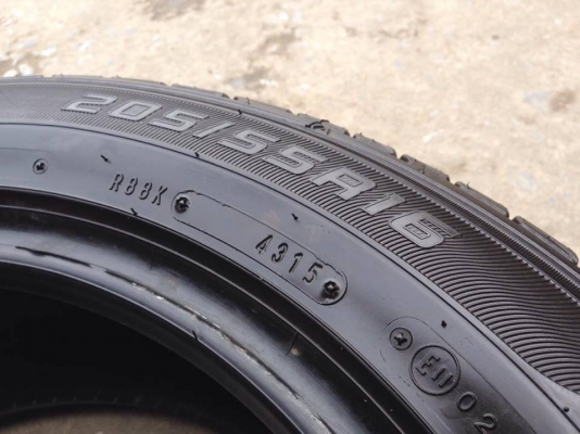 ยาง DUNLOP 205-55-16 ปี 15 ครบชุด 4 เส้น 3500  ไม่บวมไม่กินข้าง ดอกยางเหลือเยอะเอาไปวิ่งกันใด้อีกยาวค่ะ