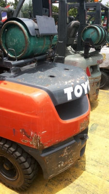 ขายรถ toyota 8fg30 ขอขายตามสภาพราคาถูกครับ