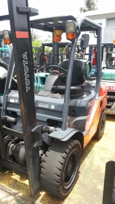 ขายรถ toyota 8fg30 ขอขายตามสภาพราคาถูกครับ