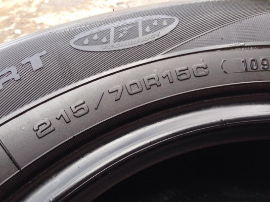 ยางGoodYear 205-70-15 ปี 15 2เส้น 215 70 15 2 เส้น ครบชุด 4เส้น 4500  สภาพสวยๆไม่มีปะไม่บวมไม่กินข้าง ดอกยางเหลือเยอะเอาไปวิ่งกันใด้อีกยาวค่ะ