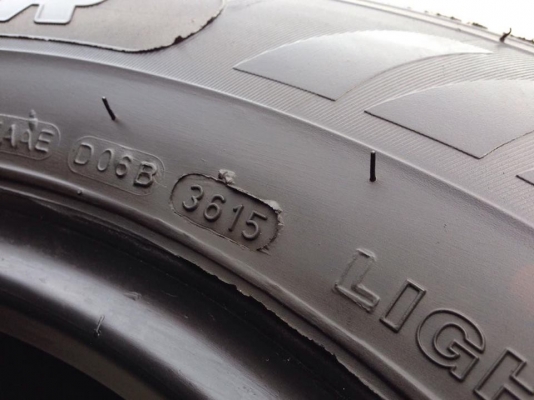 ยาง THUNDERER 205-70-15 ปี 15 ครบชุด 4 เส้น 5000  สภาพสวยๆไม่มีปะไม่บวมไม่กินข้าง ดอกยางเหลือเยอะเอาไปวิ่งกันใด้อีกยาวค่ะ