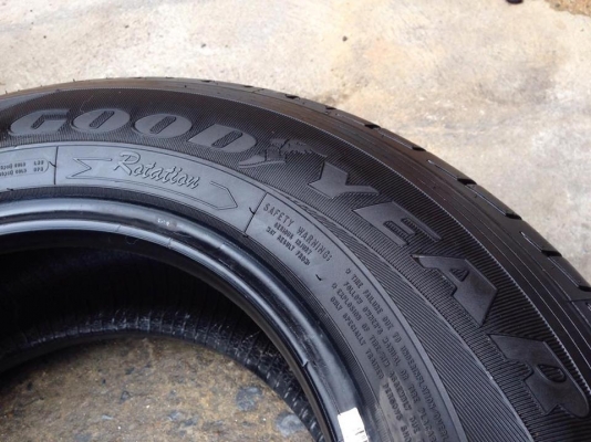 ยาง GoodYear 205-70-15 ปี 15 ครบชุด 4 เส้น 4500  สภาพสวยๆไม่บวมไม่กินข้าง ดอกยางเหลือเยอะเอาไปวิ่งกันใด้อีกยาวค่ะ