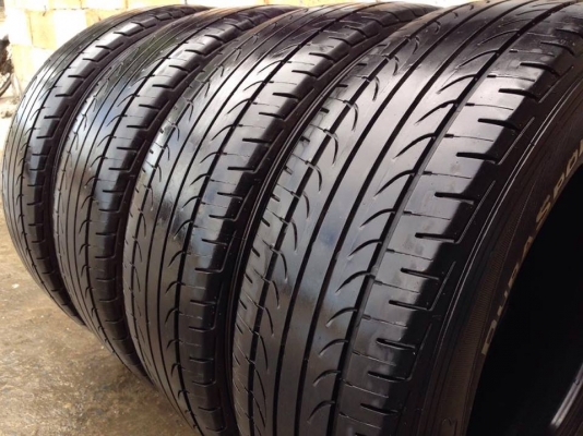 ยาง GoodYear 205-70-15 ปี 15 ครบชุด 4 เส้น 4500  สภาพสวยๆไม่บวมไม่กินข้าง ดอกยางเหลือเยอะเอาไปวิ่งกันใด้อีกยาวค่ะ