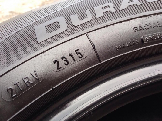 ยาง GoodYear 205-70-15 ปี 15 ครบชุด 4 เส้น 4500  สภาพสวยๆไม่บวมไม่กินข้าง ดอกยางเหลือเยอะเอาไปวิ่งกันใด้อีกยาวค่ะ