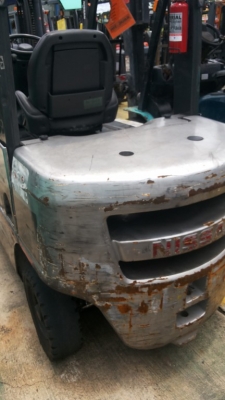 ขายรถ nissan ขนาด 2.5 ตัน เครื่องยนต์ ดีเซล  เกียร์ ออโต้ ปี2012