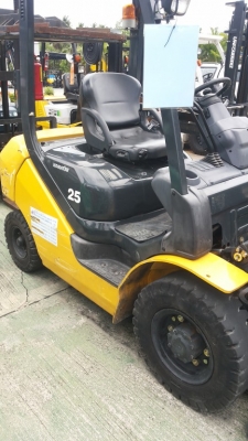 ขายรถ komatsu ขนาด 2.5 รุ่น17 ขนาด2.5 ตัน ปี2011 ดีเซล  เกียร์ ออโต้