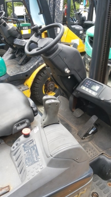 ขายรถ komatsu รุ่น 12  ไฟฟ้านั่งขับ ขนาด 1.5 ตัน  ปี2007พร้อมอุปกรณ์